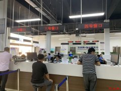 车驾管大队严核身份，连续查获在逃人员